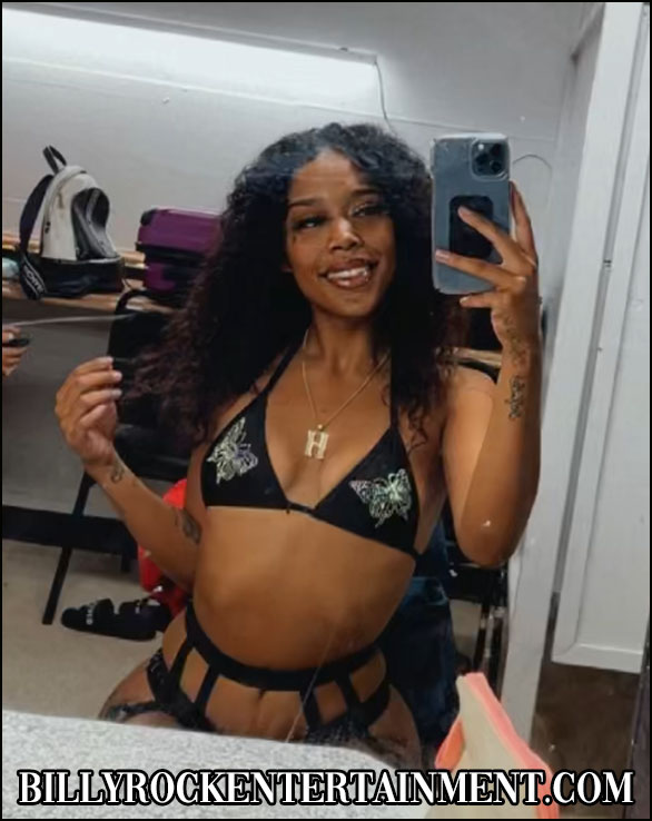 View our selection of female entertainers in Laguna Woods!