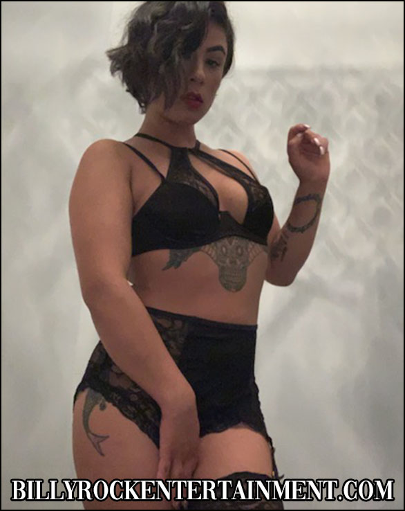 View the best female entertainers in Encinitas!